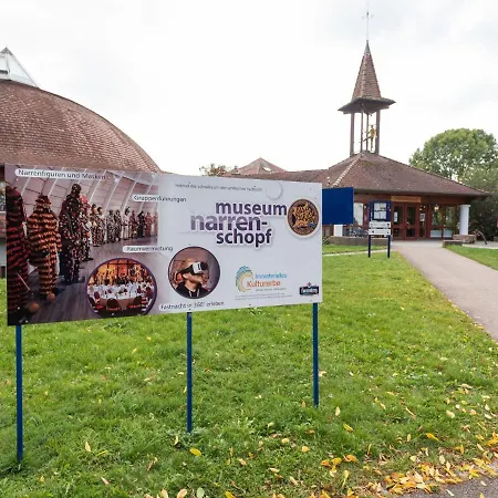 Spacious Near Forest In Apartman *