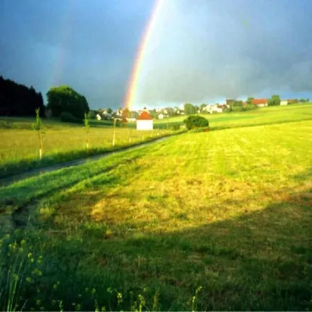 Apartman Spacious Near Forest In *