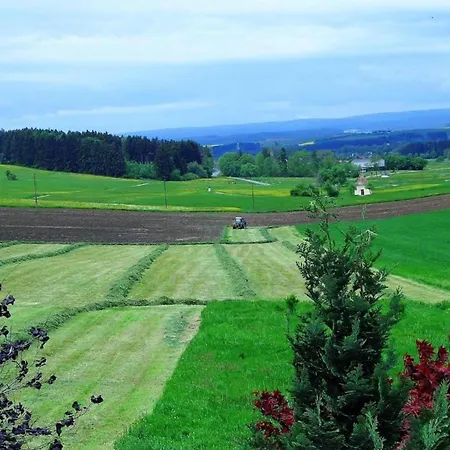 Spacious Near Forest In Apartman *