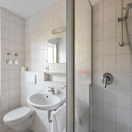 Spacious Near Forest In