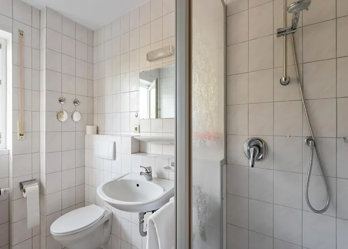 Spacious Near Forest In