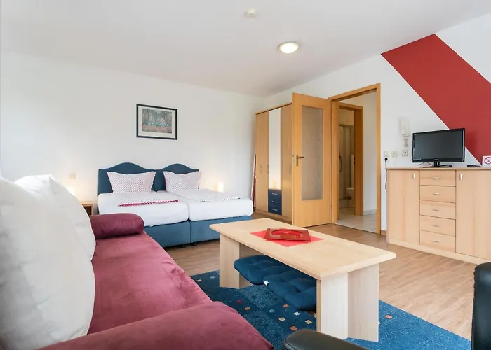 アパート Spacious Near Forest In *